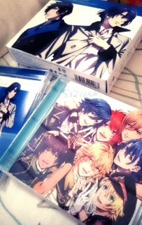 Qb`[